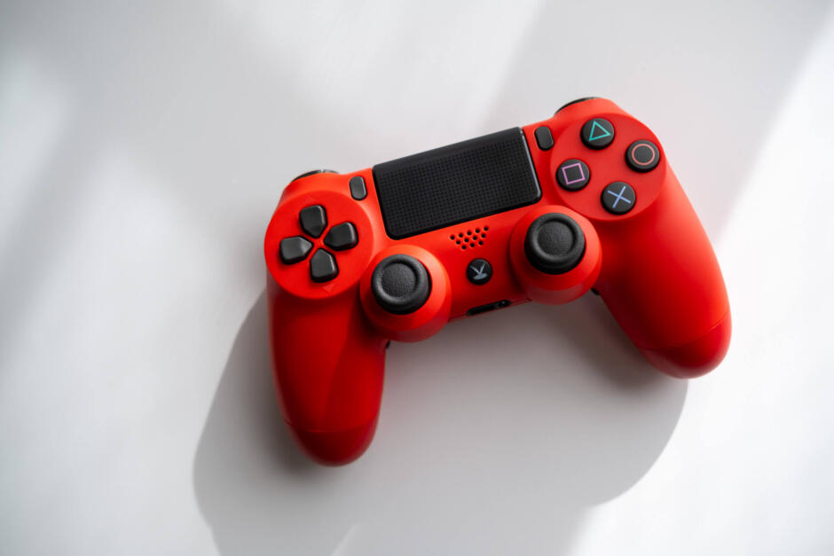 PS4のコントローラーが反応しない？白点滅の原因を分かりやすく解説